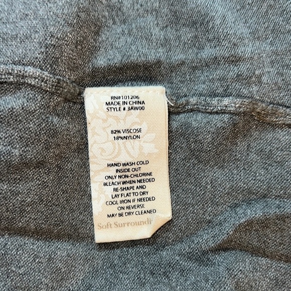 Soft Surroundings stretchy back zip detail top size Large Petite - Picture 6 of 6